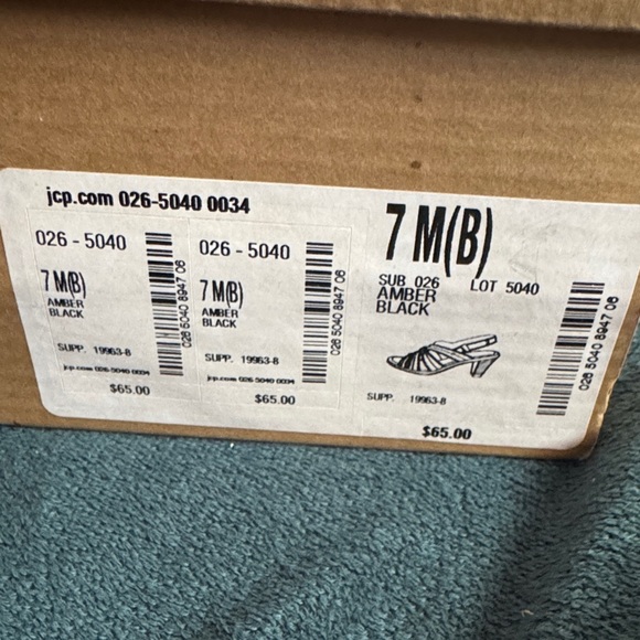 Elegant Black Leather Heels - Picture 13 of 13